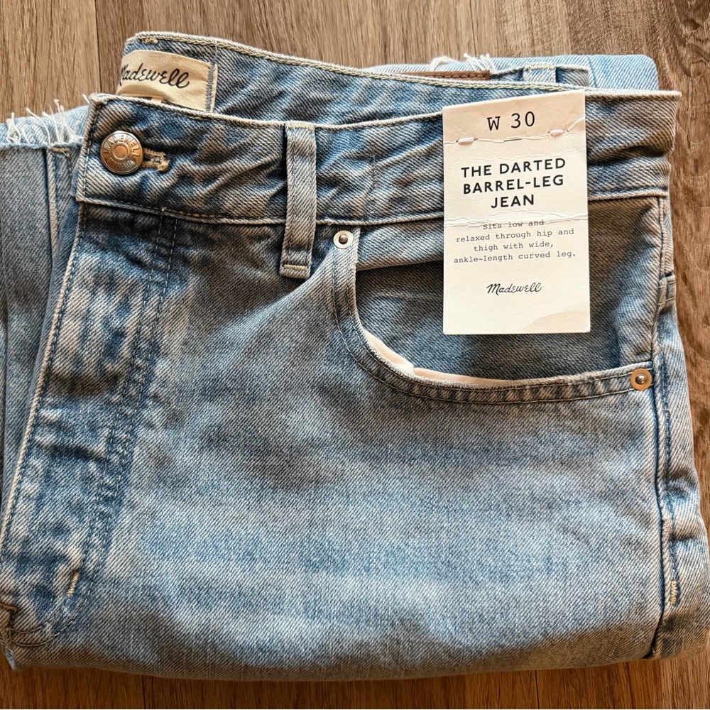 NWT Madewell Darted Barrel-Leg Jean in Edmonson Wash - Picture 3 of 6